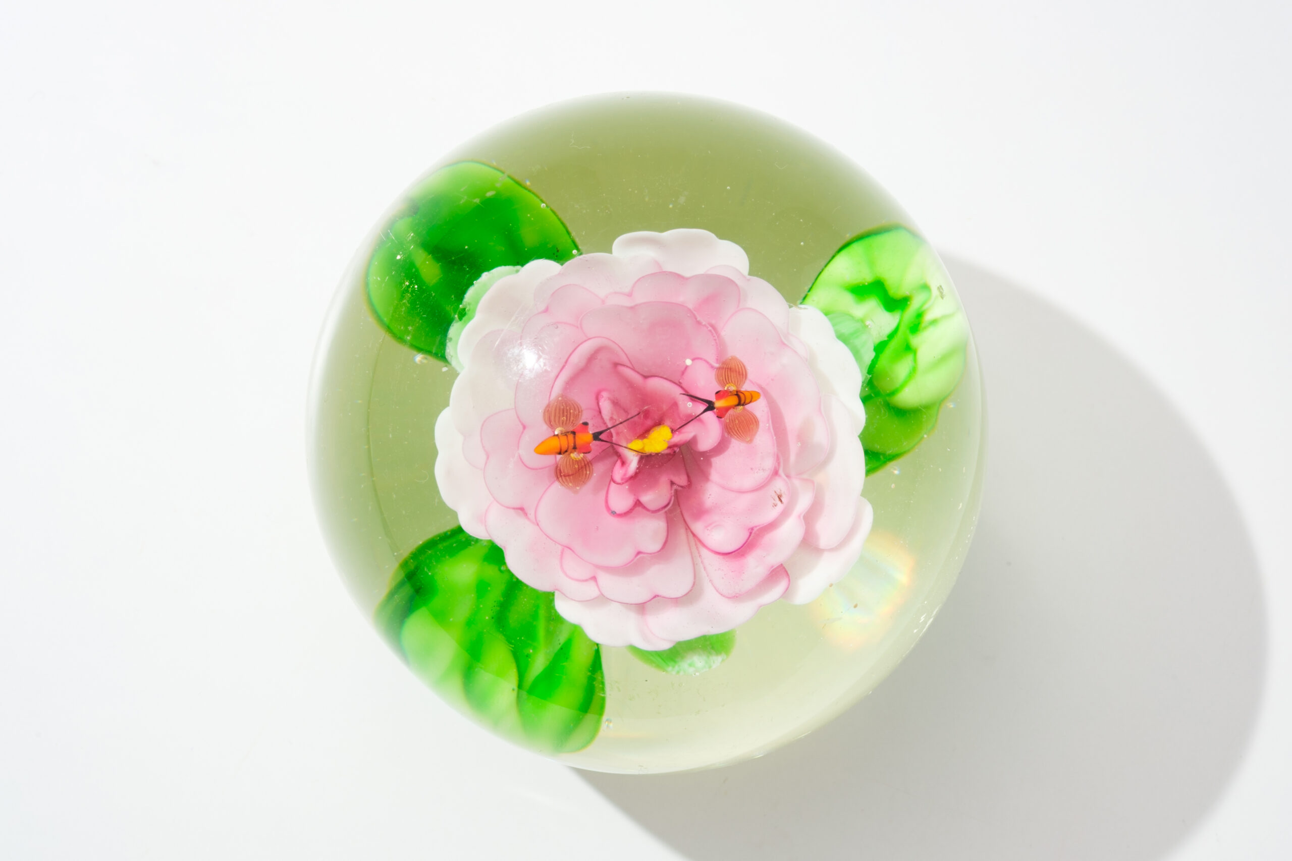 ガラスの文鎮｜作者不明の画像